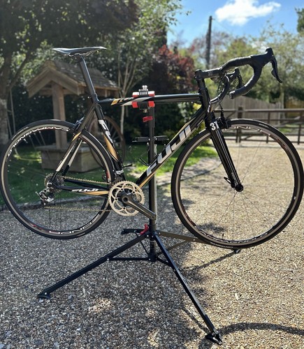 Fuji roubaix road bike - sl,